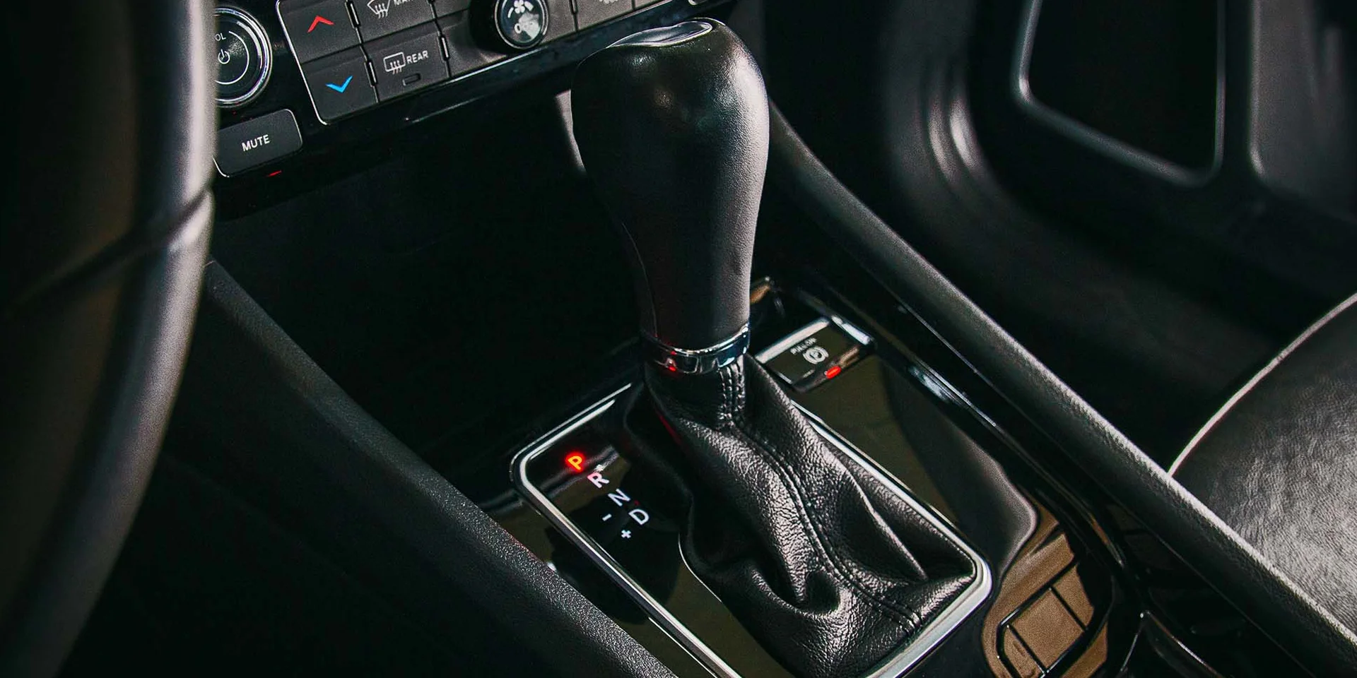 Detalhe do câmbio do carro Compass Longitude 1.3