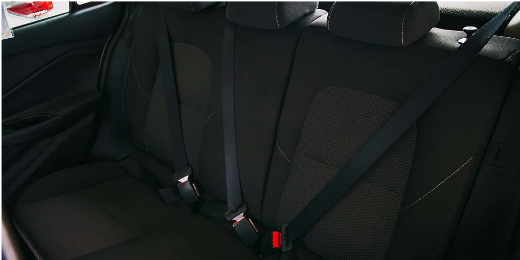 Bancos do carro Chevrolet Onix LT 1.0