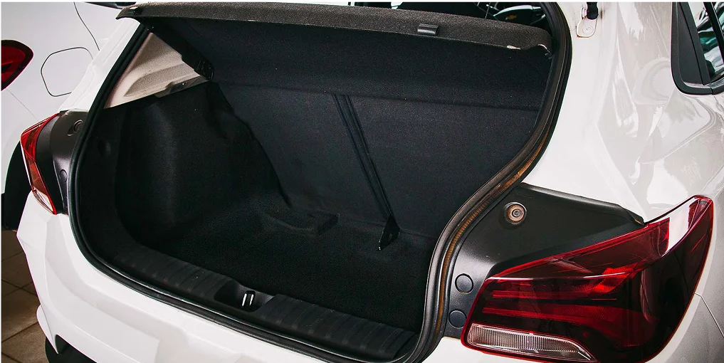 Porta malas do carro Chevrolet Onix LT 1.0