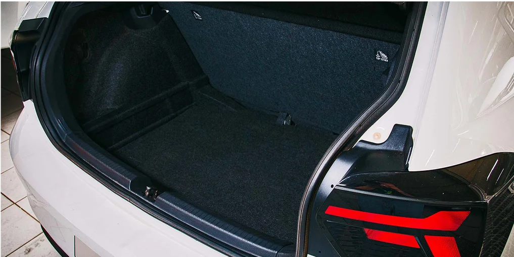 Porta malas do carro Volkswagen Polo 1.0 MPI Flex 2024