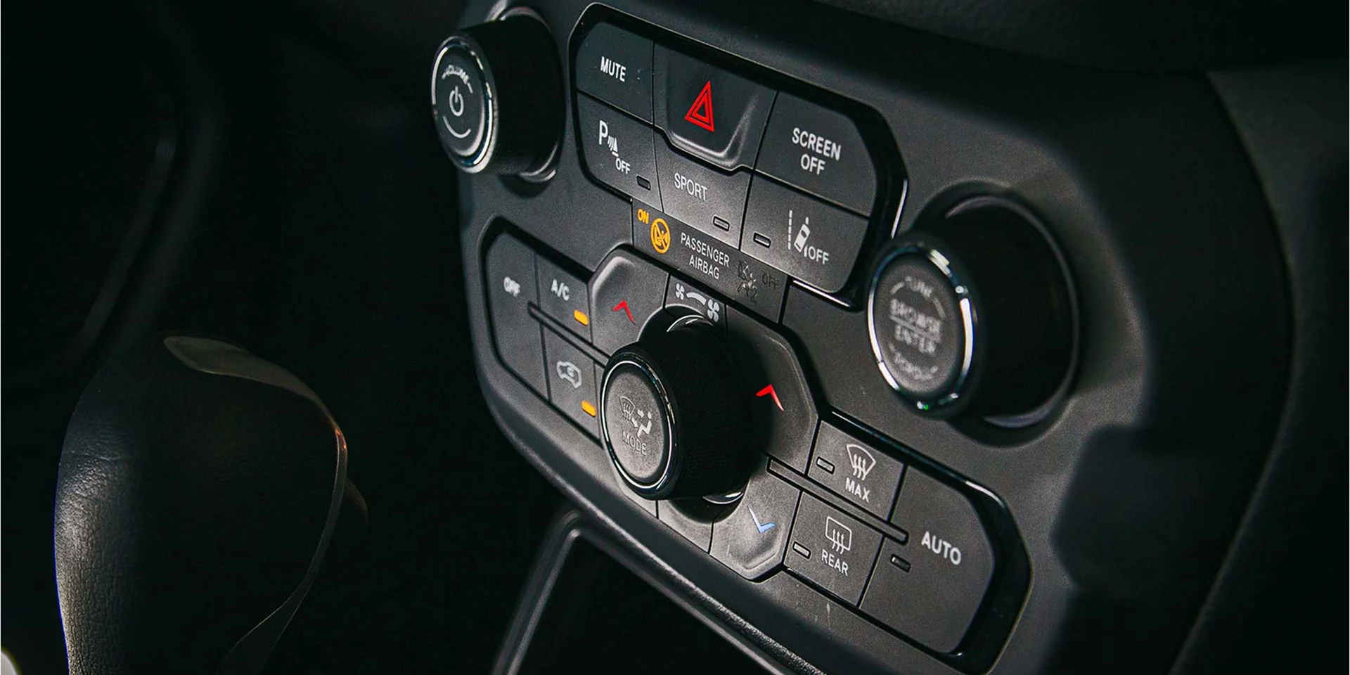 Detalhe interno do painel do carro Renegade Longitude 1.3