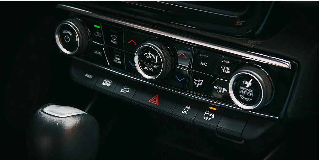 Detalhes do ar condicionado do carro Fiat Toro Freedom 1.3 2024